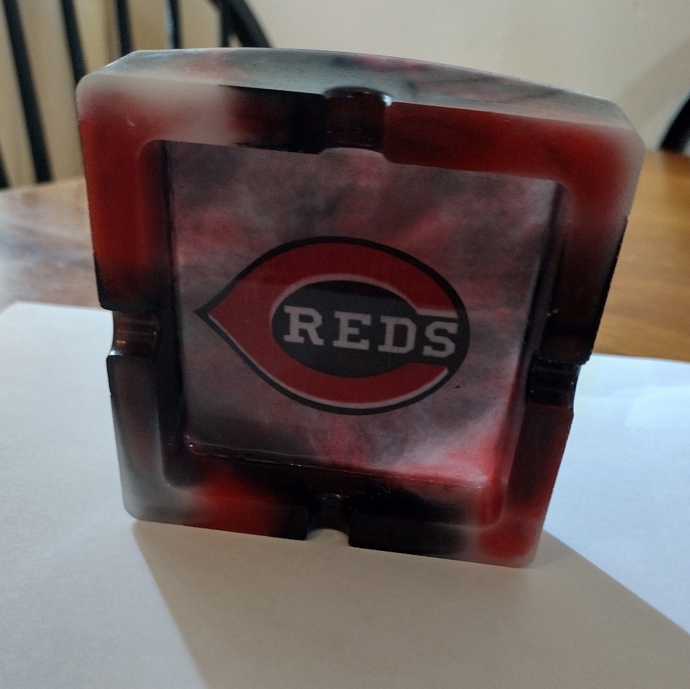 Cincinnati Reds ashtray - Picture 3 of 5